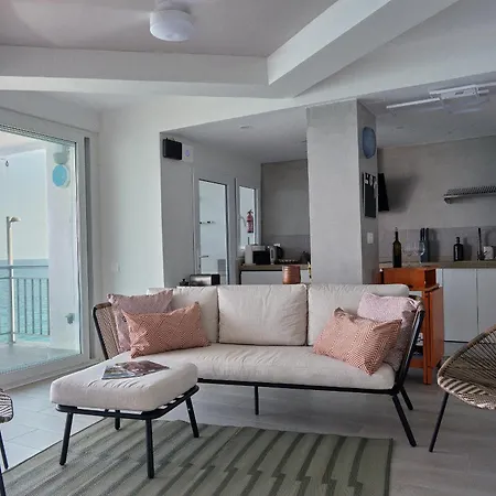 Amazing Oceanfront 2br * אורופסה דל מר