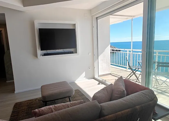 Amazing Oceanfront 2br *