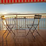 Amazing Oceanfront 2br 奥罗佩萨德尔马