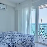 Amazing Oceanfront 2br 奥罗佩萨德尔马